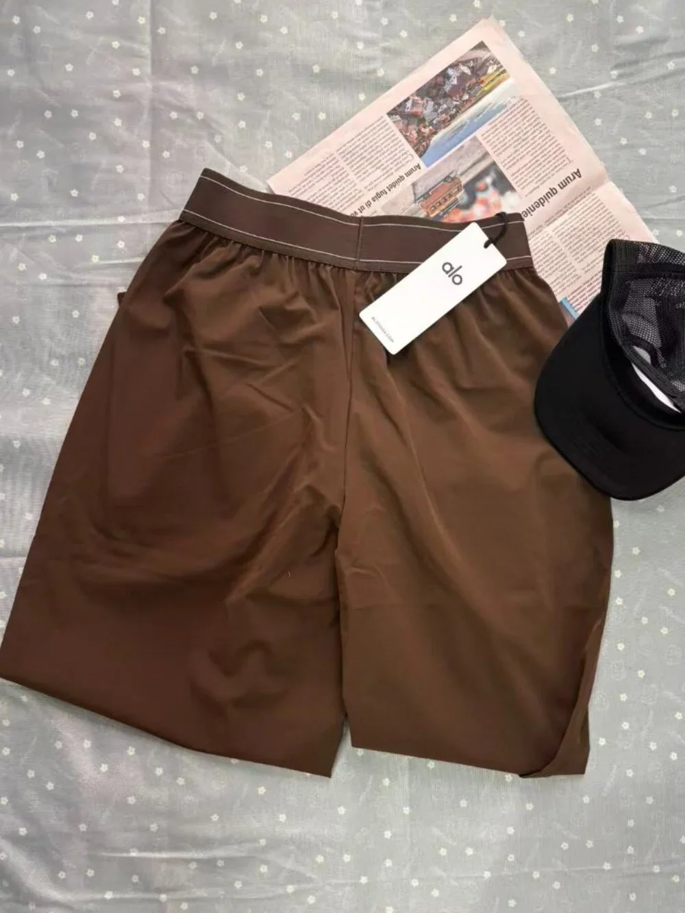 Brand new ALO Yoga versatile yoga pants coffee color 🌿 Regular size 30”